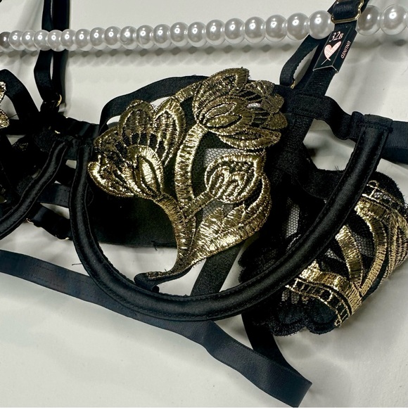 VS Very Sexy Band of Lover Black Strappy Floral Embroidered Bra - Picture 7 of 14